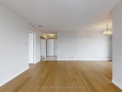 Photo 6 at 819 - 32 Clarissa Drive, Harding, Richmond Hill