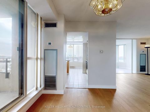 Photo 9 at 819 - 32 Clarissa Drive, Harding, Richmond Hill