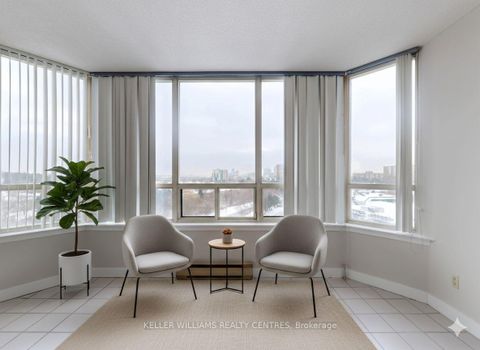 Photo 12 at 819 - 32 Clarissa Drive, Harding, Richmond Hill