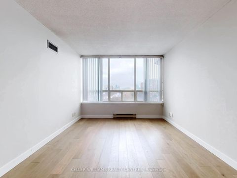 Photo 13 at 819 - 32 Clarissa Drive, Harding, Richmond Hill