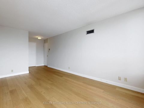 Photo 15 at 819 - 32 Clarissa Drive, Harding, Richmond Hill