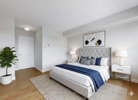 Photo 17 at 819 - 32 Clarissa Drive, Harding, Richmond Hill