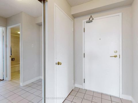 Photo 20 at 819 - 32 Clarissa Drive, Harding, Richmond Hill