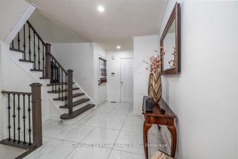 Photo 13 at 43 Waterton Crescent, Langstaff, Richmond Hill