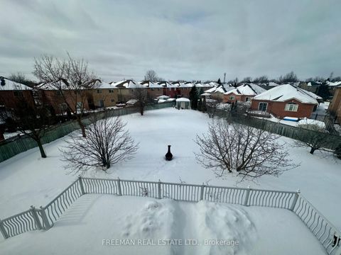 Photo 3 at 1 Humber Forest Court, Sonoma Heights, Vaughan