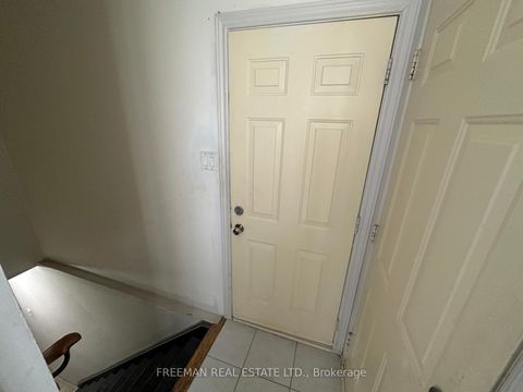 Photo 11 at 1 Humber Forest Court, Sonoma Heights, Vaughan