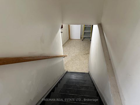 Photo 31 at 1 Humber Forest Court, Sonoma Heights, Vaughan