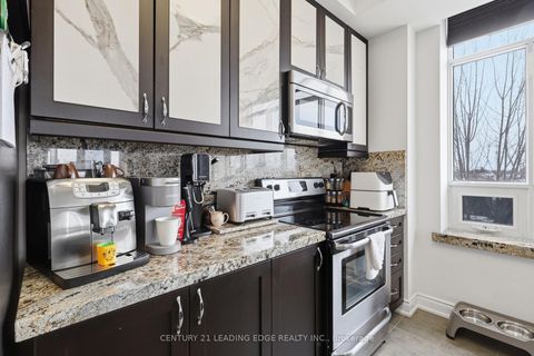 Photo 4 at 324 - 2396 MAJOR MACKENZIE Drive W, Maple, Vaughan