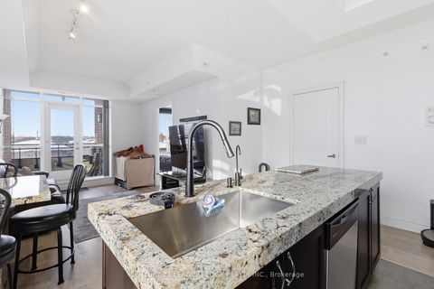 Photo 5 at 324 - 2396 MAJOR MACKENZIE Drive W, Maple, Vaughan