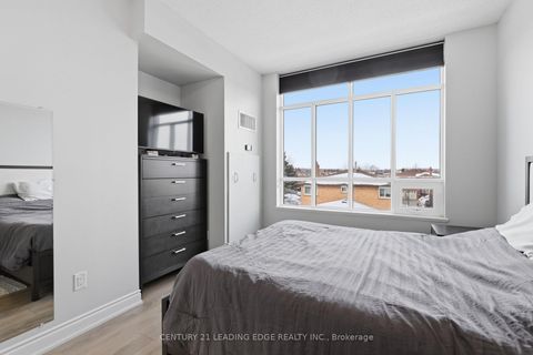 Photo 12 at 324 - 2396 MAJOR MACKENZIE Drive W, Maple, Vaughan