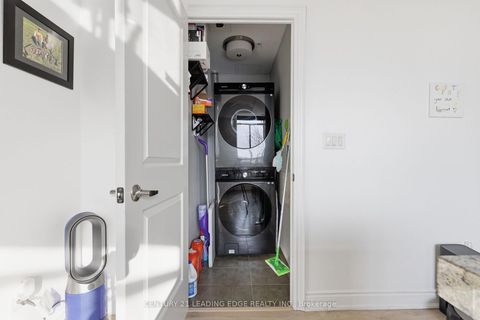 Photo 17 at 324 - 2396 MAJOR MACKENZIE Drive W, Maple, Vaughan