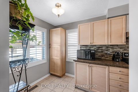 Photo 16 at 45 Sandlewood Court, Bayview Wellington, Aurora