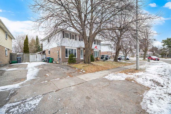 Photo 2 at 44 Herkley Drive, Madoc, Brampton