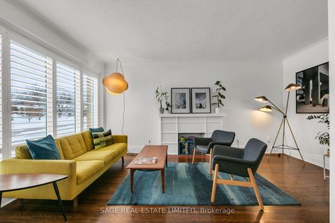 Photo 2 at 32 Sherwood Avenue, Maryvale, Toronto