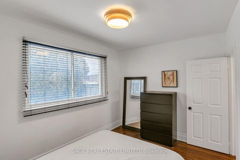 Photo 11 at 32 Sherwood Avenue, Maryvale, Toronto