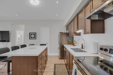 Photo 10 at 110 - 299 Cundles Road E, Alliance, Barrie