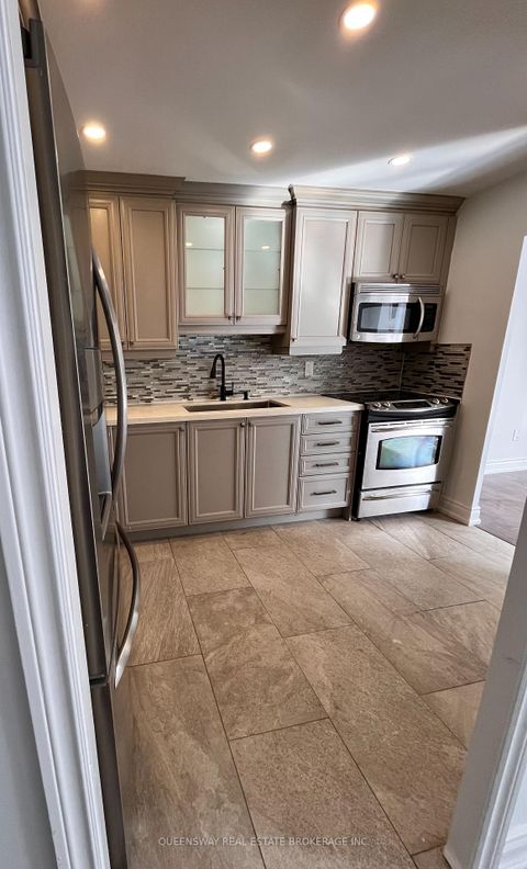 Photo 3 at 504 - 10 Edgecliff Golfway, Flemingdon Park, Toronto