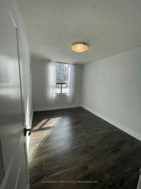 Photo 9 at 504 - 10 Edgecliff Golfway, Flemingdon Park, Toronto