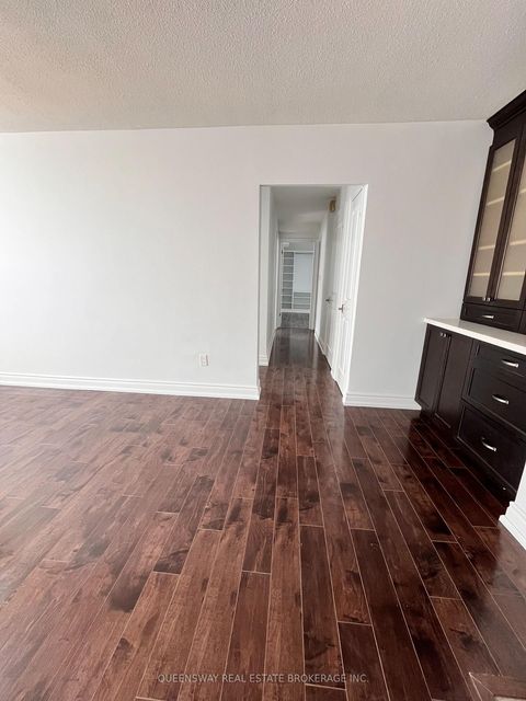 Photo 15 at 504 - 10 Edgecliff Golfway, Flemingdon Park, Toronto