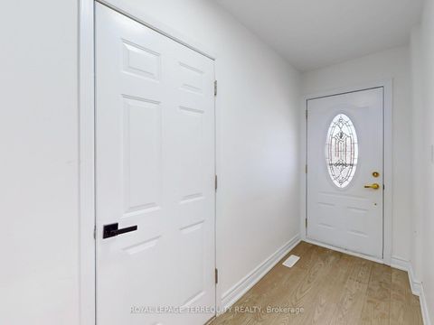 Photo 2 at 28 Peterson Drive, Humbermede, Toronto