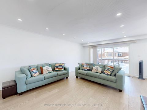 Photo 4 at 28 Peterson Drive, Humbermede, Toronto