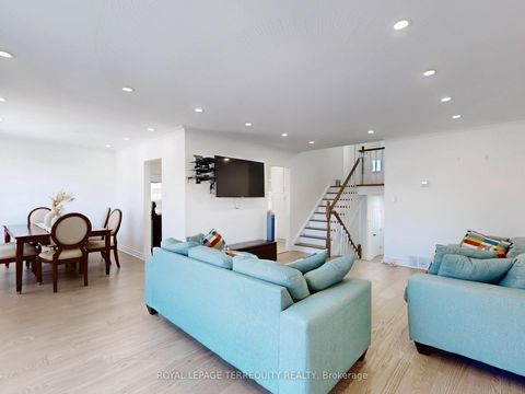 Photo 5 at 28 Peterson Drive, Humbermede, Toronto