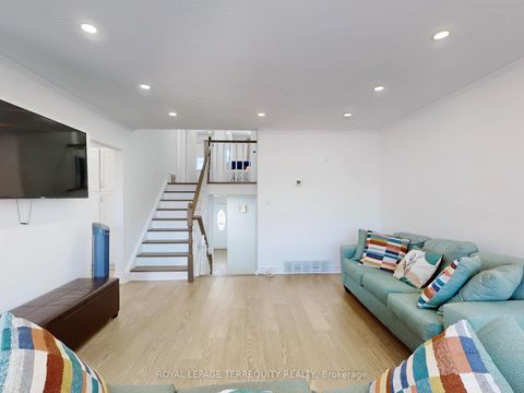 Photo 7 at 28 Peterson Drive, Humbermede, Toronto