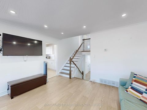 Photo 11 at 28 Peterson Drive, Humbermede, Toronto