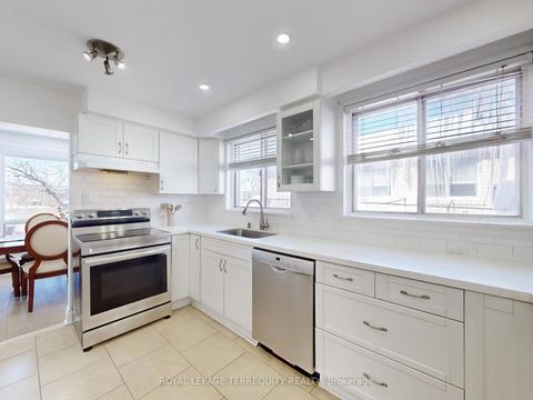 Photo 13 at 28 Peterson Drive, Humbermede, Toronto