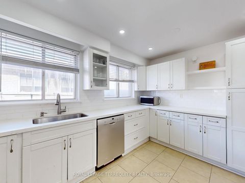 Photo 14 at 28 Peterson Drive, Humbermede, Toronto