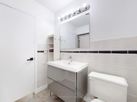 Photo 17 at 28 Peterson Drive, Humbermede, Toronto