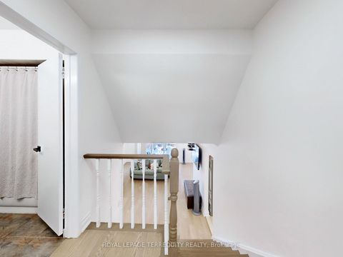 Photo 18 at 28 Peterson Drive, Humbermede, Toronto