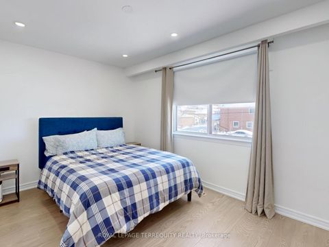 Photo 19 at 28 Peterson Drive, Humbermede, Toronto