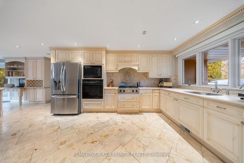 Photo 16 at 154 Old Yonge Street, Windfields, Toronto