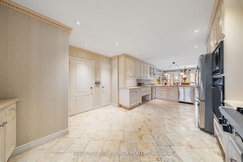 Photo 18 at 154 Old Yonge Street, Windfields, Toronto