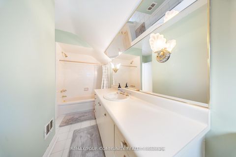 Photo 37 at 154 Old Yonge Street, Windfields, Toronto