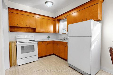 Photo 8 at 38 Eltham Drive, Alderwood, Toronto