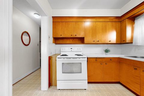 Photo 10 at 38 Eltham Drive, Alderwood, Toronto