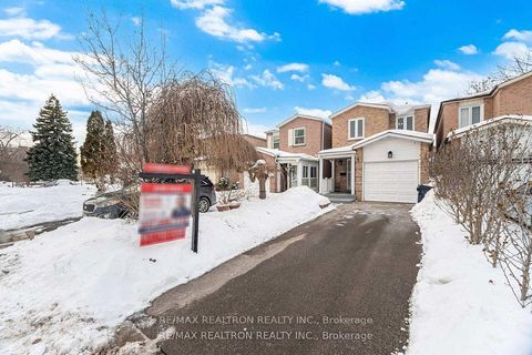 Photo 2 at 14 Mansewood Gardens, West Hill, Toronto