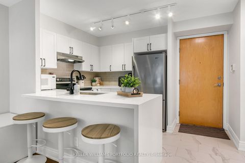 Photo 13 at 222 - 600 Queens Quay W, Waterfront Communities C1, Toronto