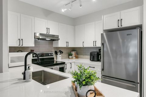 Photo 14 at 222 - 600 Queens Quay W, Waterfront Communities C1, Toronto