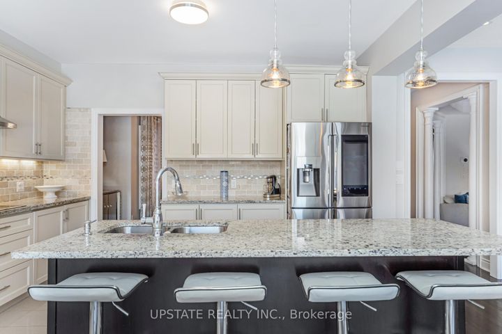 Photo 21 at 5 Dillon Drive, Credit Valley, Brampton