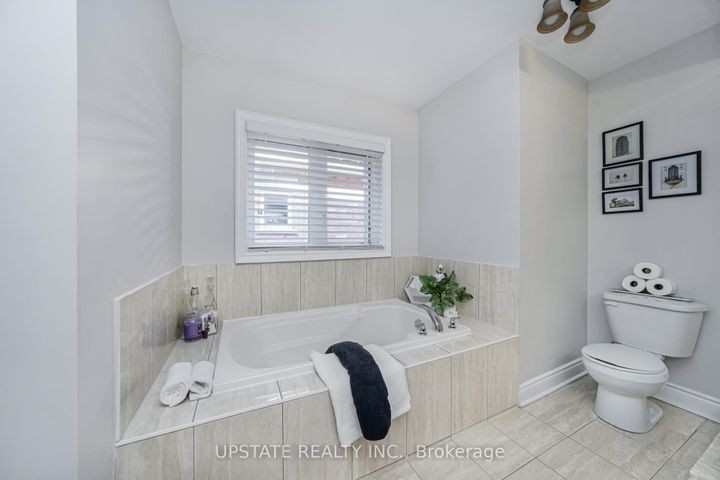 Photo 34 at 5 Dillon Drive, Credit Valley, Brampton