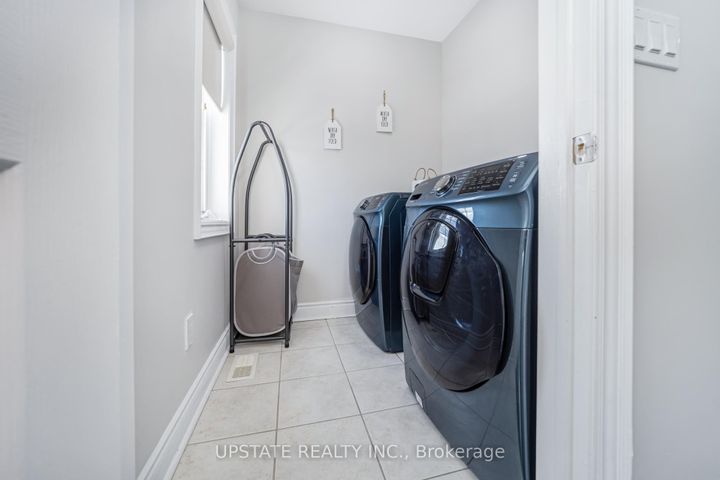 Photo 37 at 5 Dillon Drive, Credit Valley, Brampton