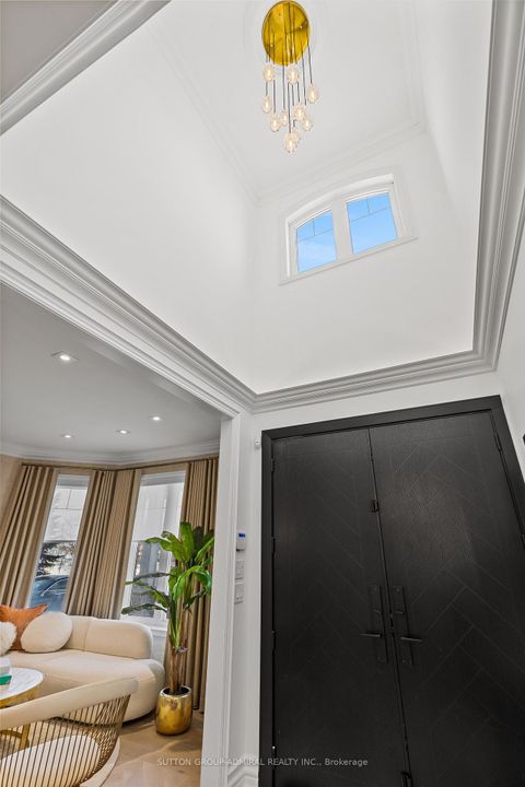 Photo 5 at 539 Beverley Glen Boulevard, Beverley Glen, Vaughan