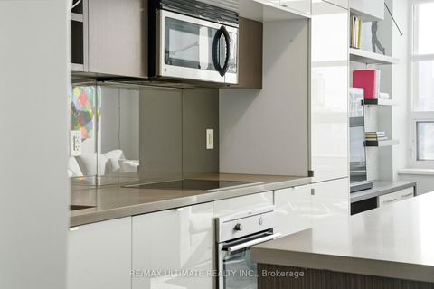 Photo 10 at 811 - 111 St Clair Avenue W, St. Clair, Toronto