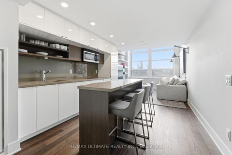 Photo 12 at 811 - 111 St Clair Avenue W, St. Clair, Toronto