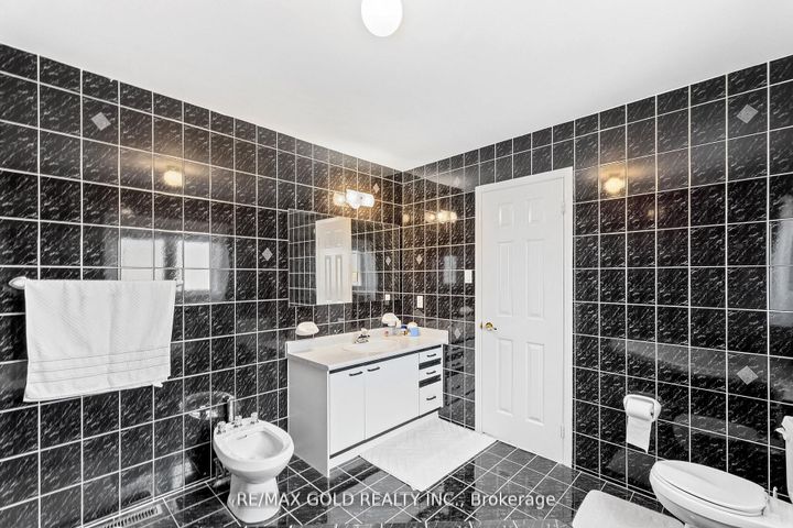 Photo 34 at 38 Mountainberry Road, Wellington, Brampton