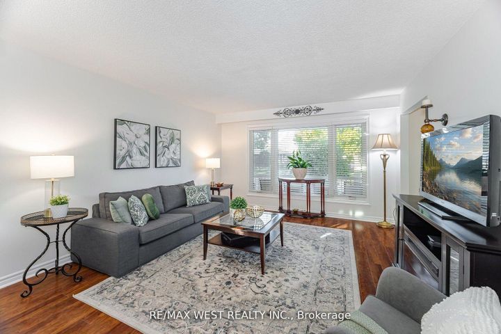 Photo 6 at 17 Malcolm Crescent, Central Park, Brampton