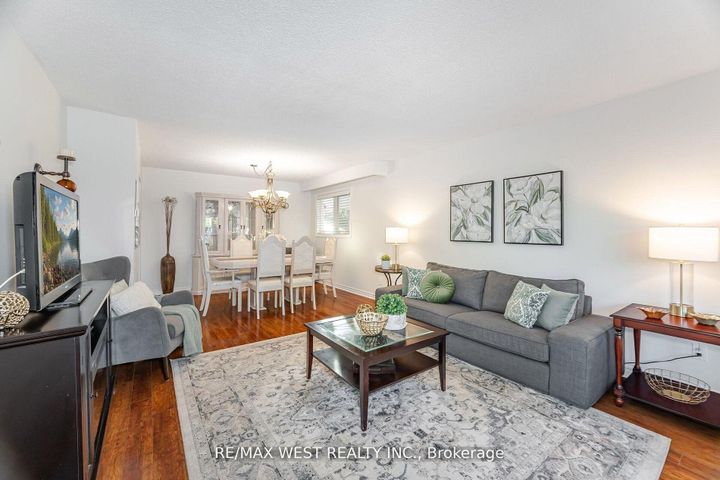 Photo 7 at 17 Malcolm Crescent, Central Park, Brampton